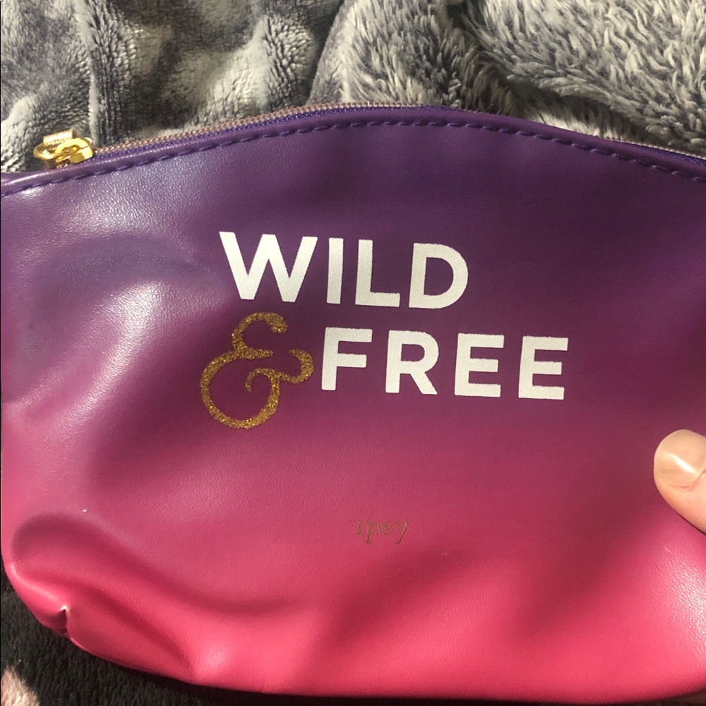 ipsy Purple to Pink 'WILD & FREE' Cosmetic Bag